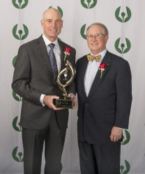 Jim Furyk accepts the 2019 Gold Tee Award from MGWA President Dave Donelson