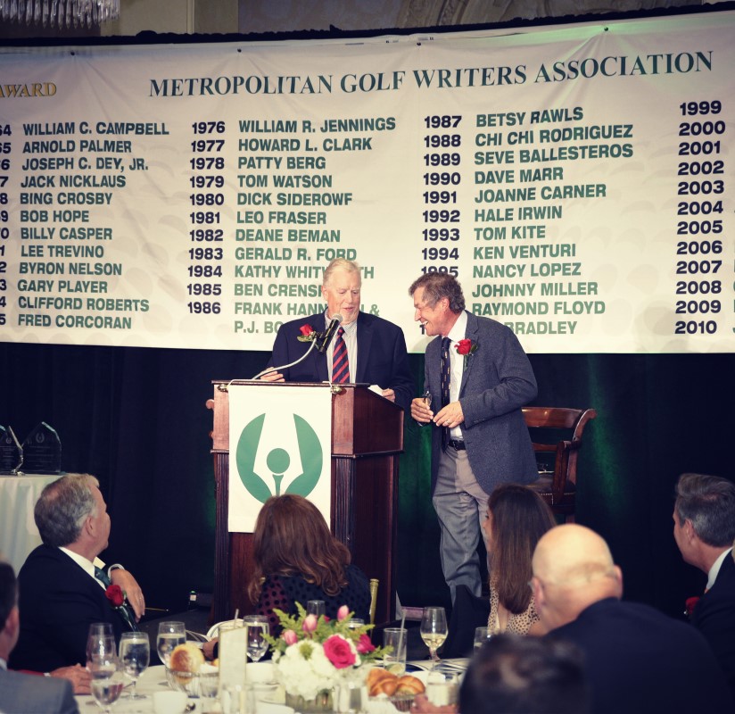2018 Lincoln Werden Golf Journalism award recipient Hank Gola (right) presents the 2022 award to Mark Cannizzaroto 